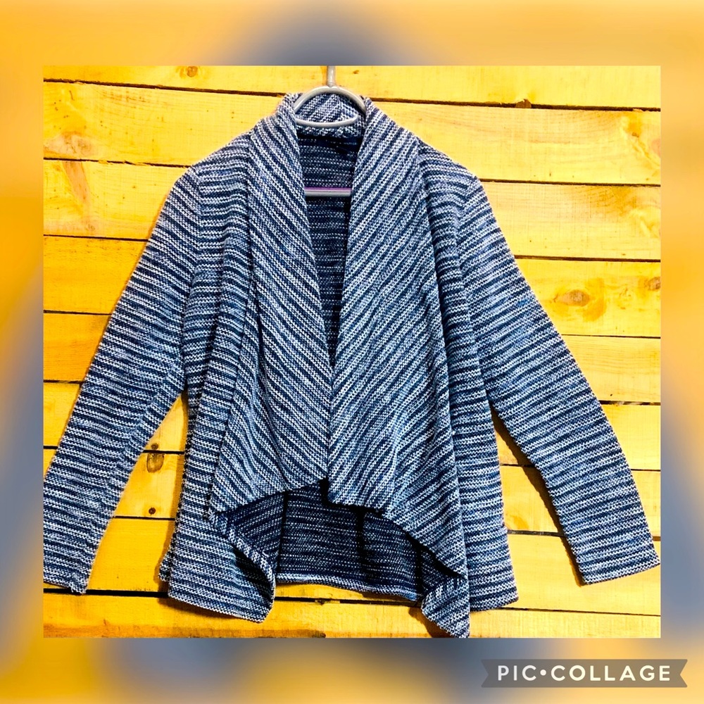 •Tommy Hilfiger Navy Striped Pattern Cardigan•